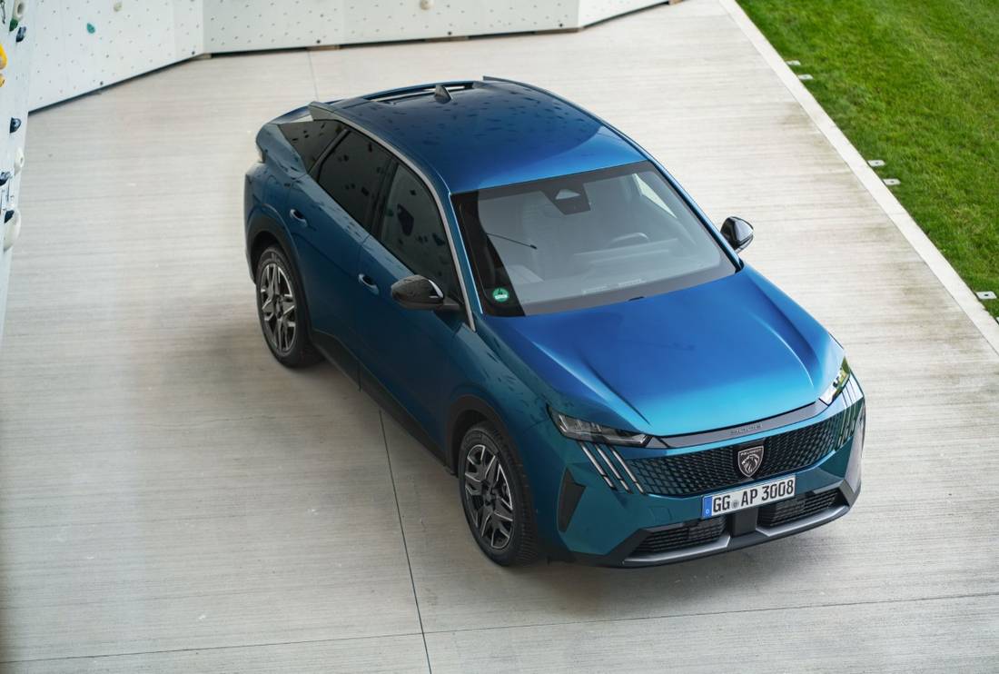 PEUGEOTE-3008